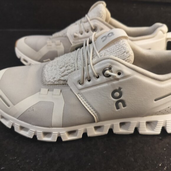 Women's On Cloud 5 Terry White Almond 99.98824 US size 8 - Picture 3 of 10